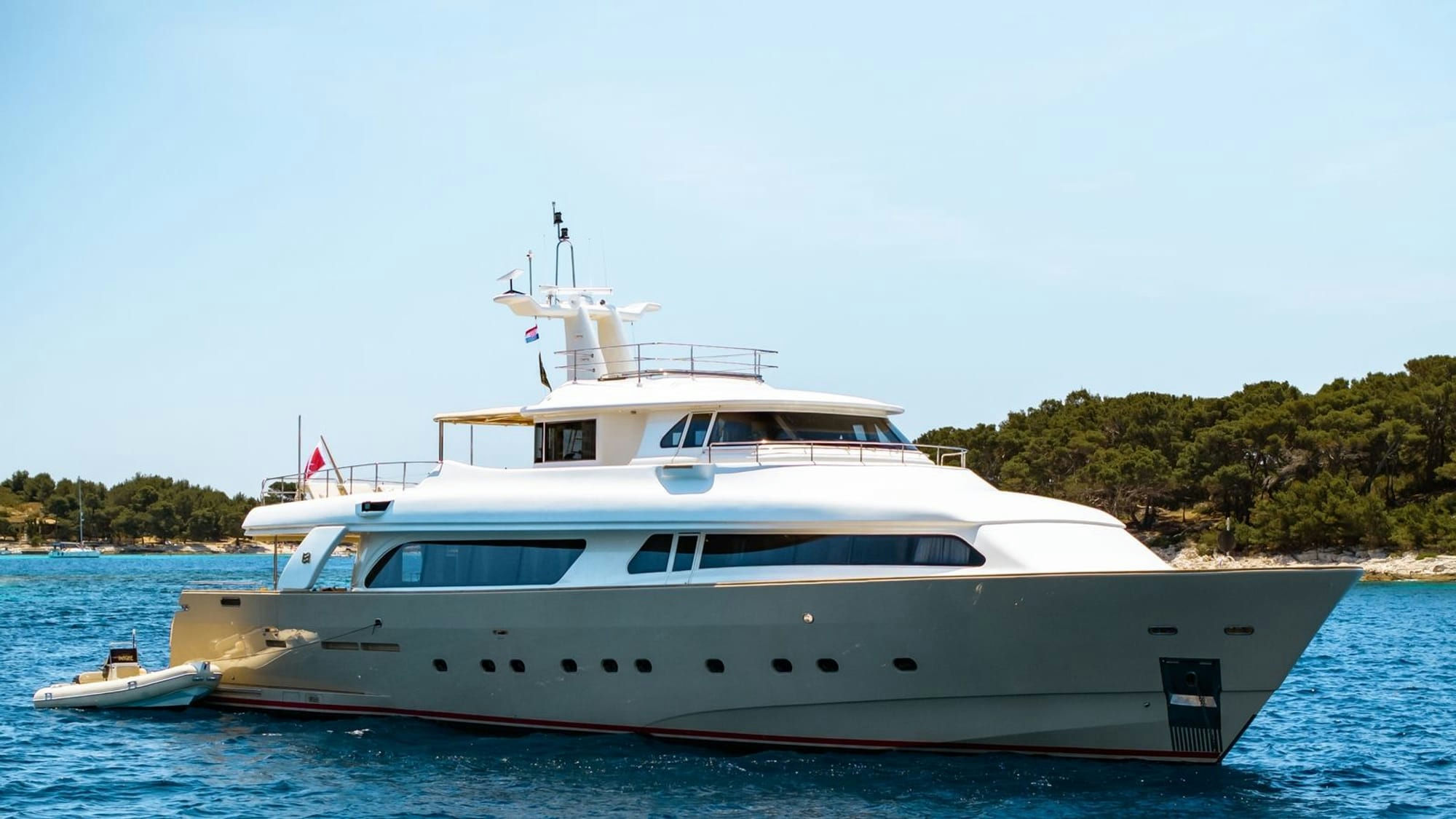 Imagine, 31 m Ferretti charter yacht