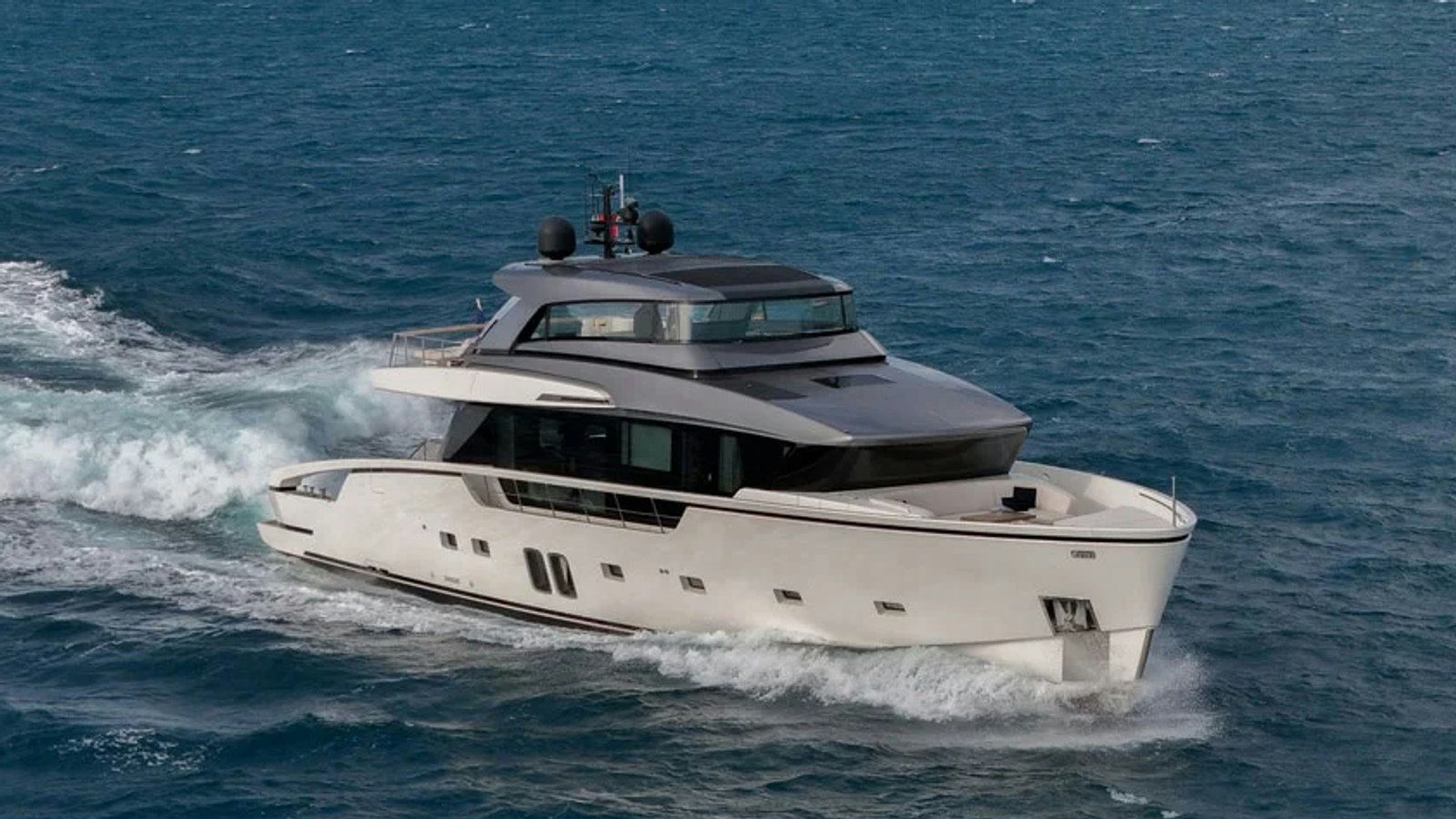 VINCI II, 26.8 m Sanlorenzo SX88 charter yacht
