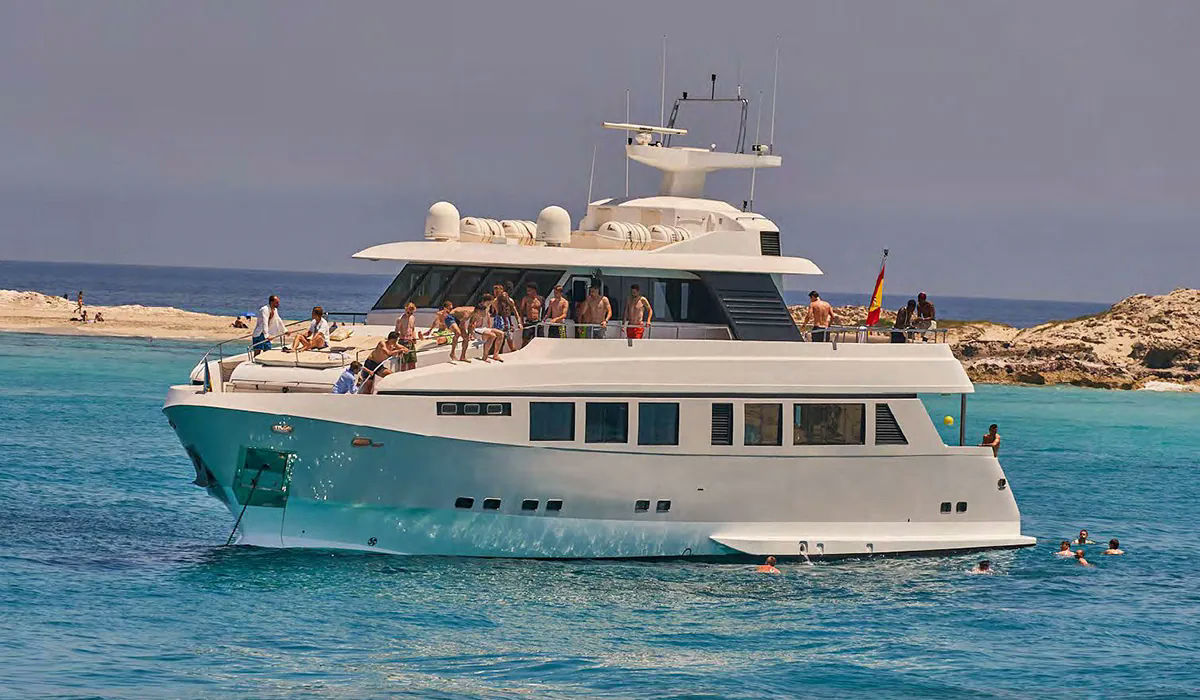 Explorer 92 Boramar, 28 m Explorer 92 charter yacht