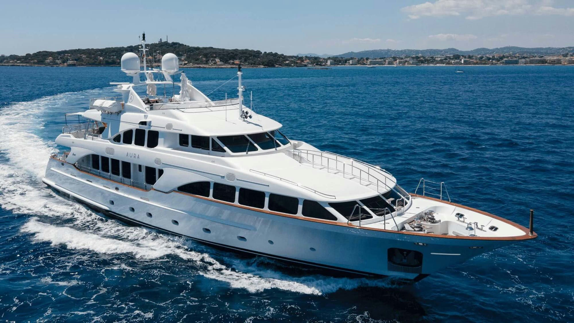 Aura, 36.6 m Benetti charter yacht