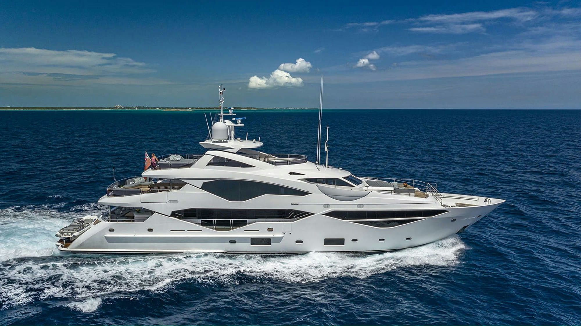 Captain Morgan III, 40.1 m Sunseeker charter yacht