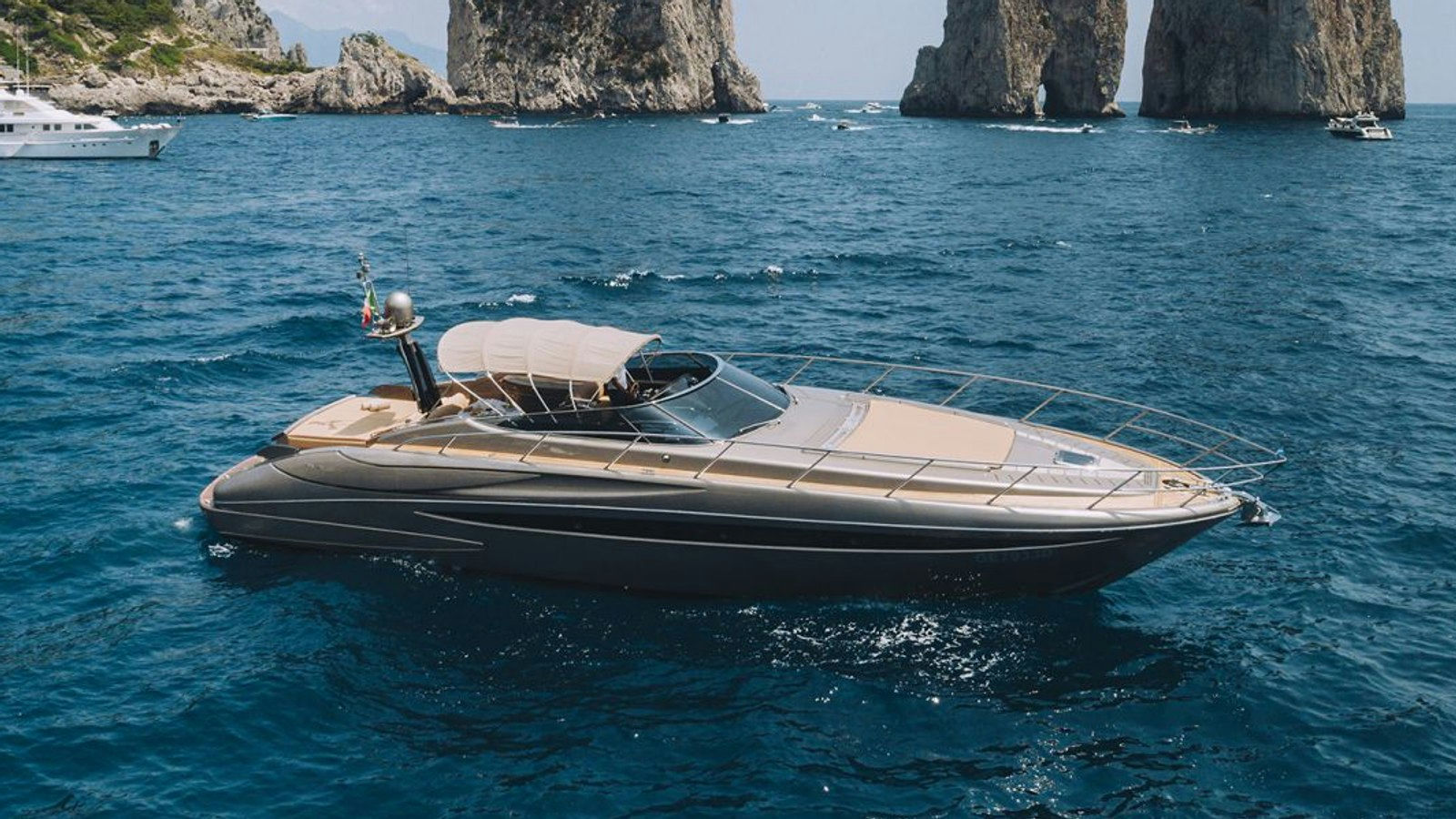 Riva 52, 16 m Riva 52 charter yacht