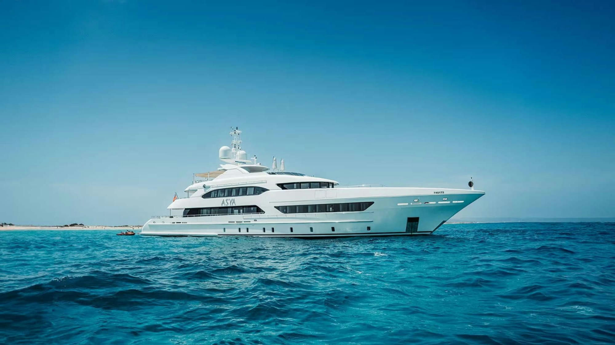 Asya, 46.7 m Heesen charter yacht