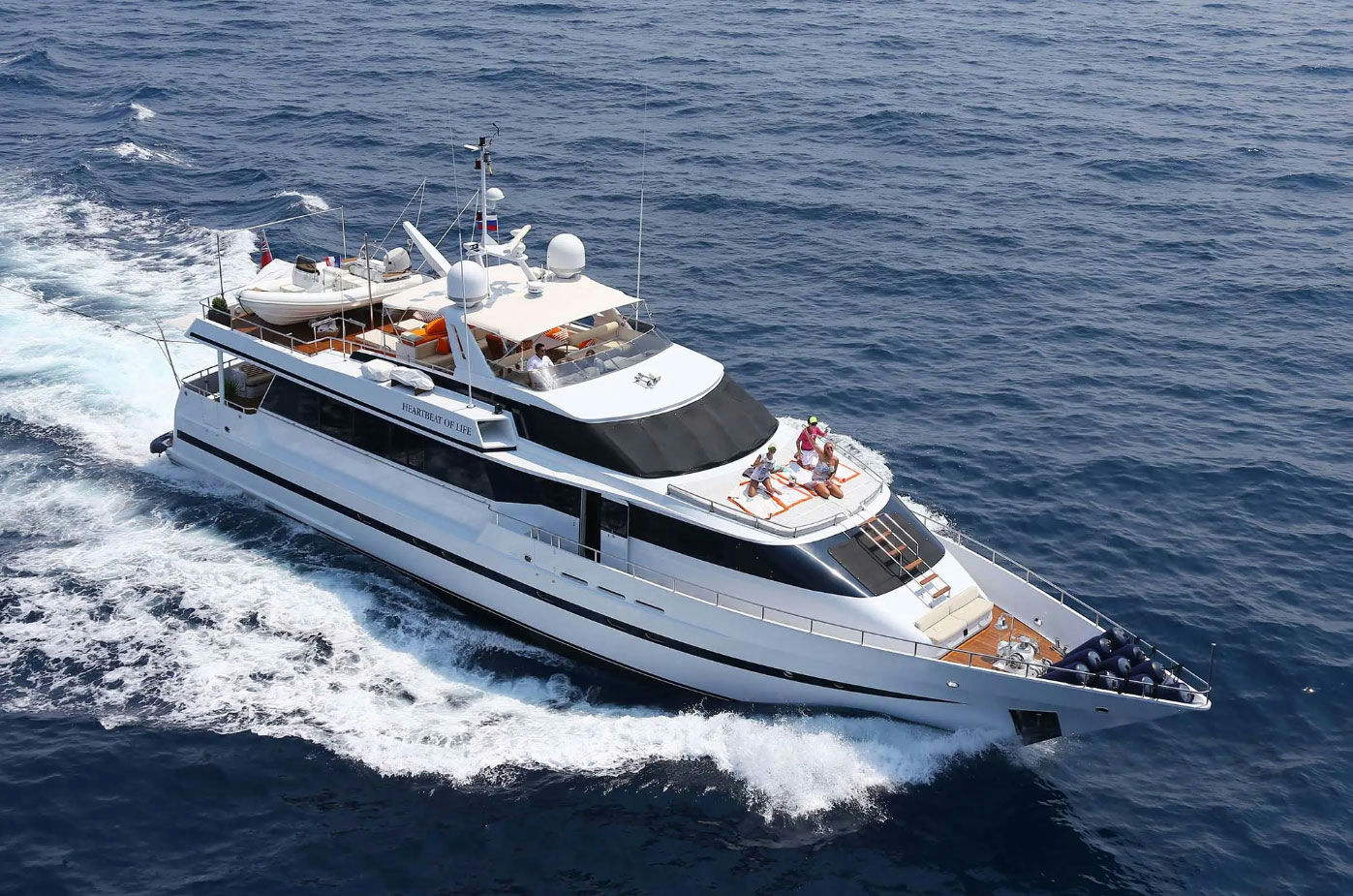 Heesen 92.6, 28.2 m Heesen 92.6 charter yacht