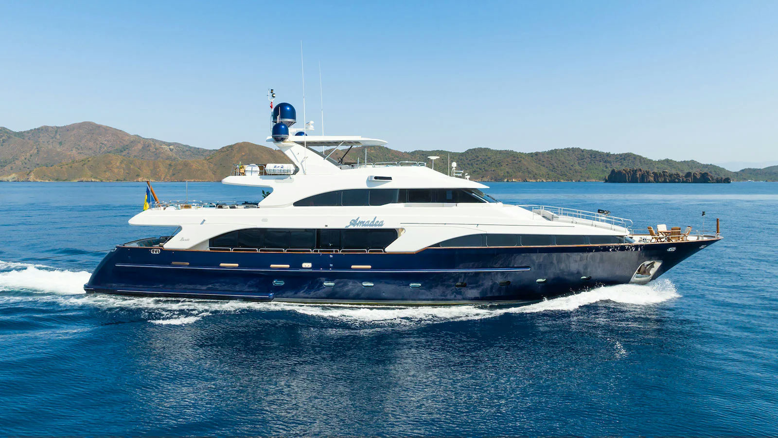 Amadea, 35 m charter yacht