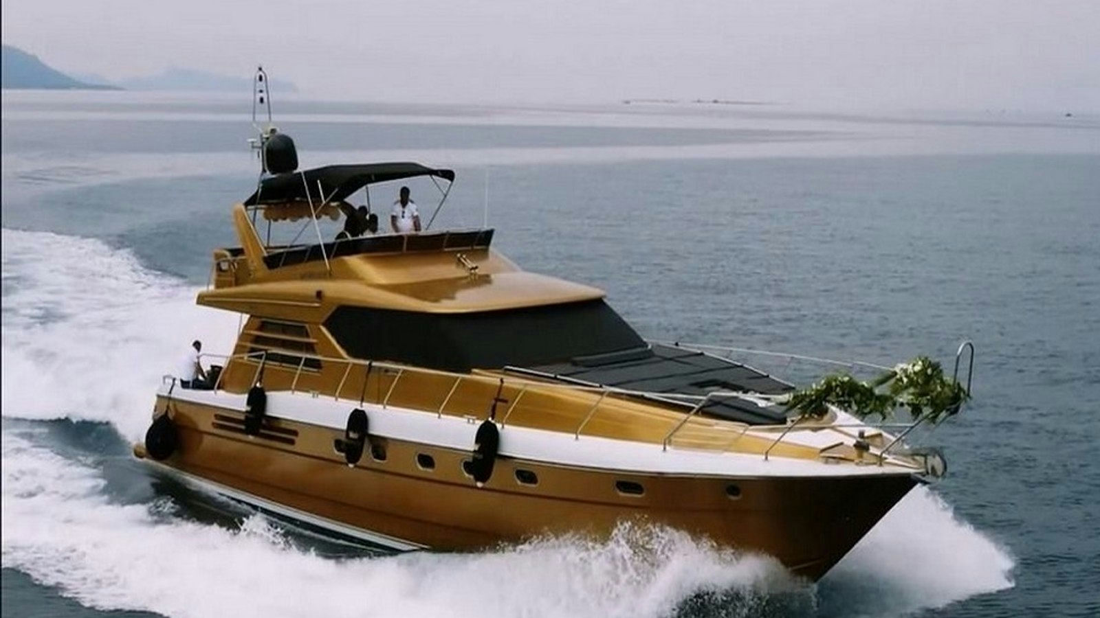 Regnum, 26 m Princess 66 charter yacht