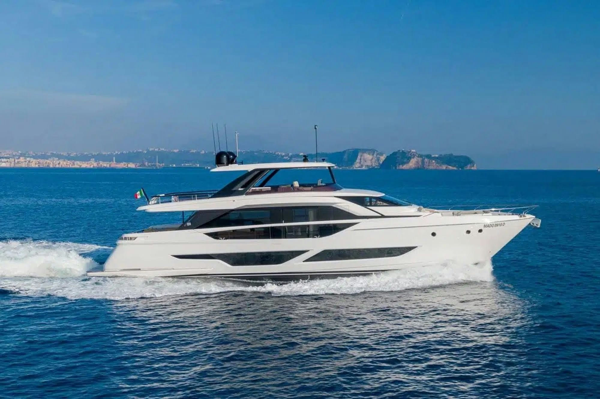 Vittoria, 27 m Ferretti charter yacht