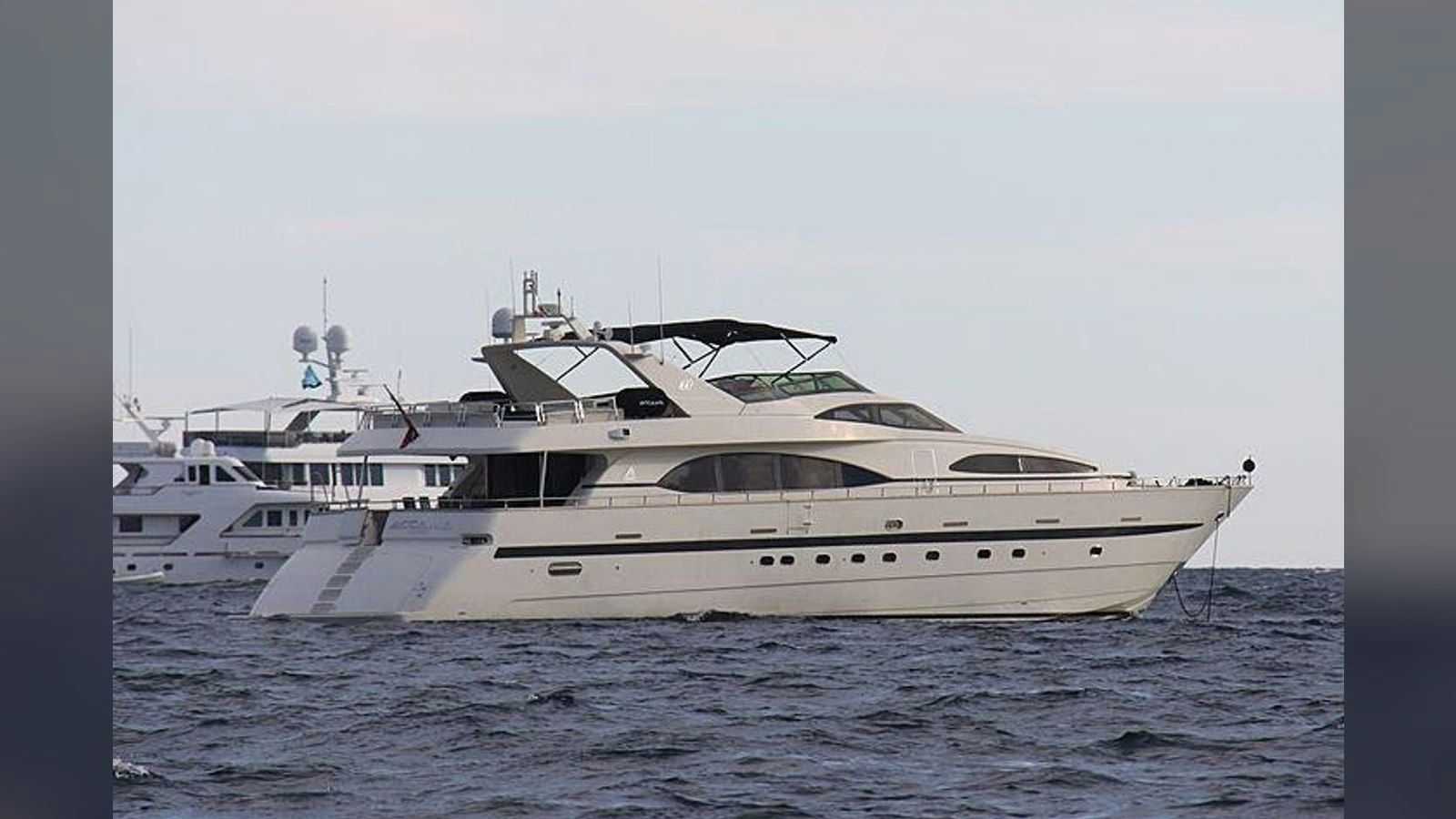 ACCAMA DELTA, 30.5 m Azimut 100 Jumbo charter yacht