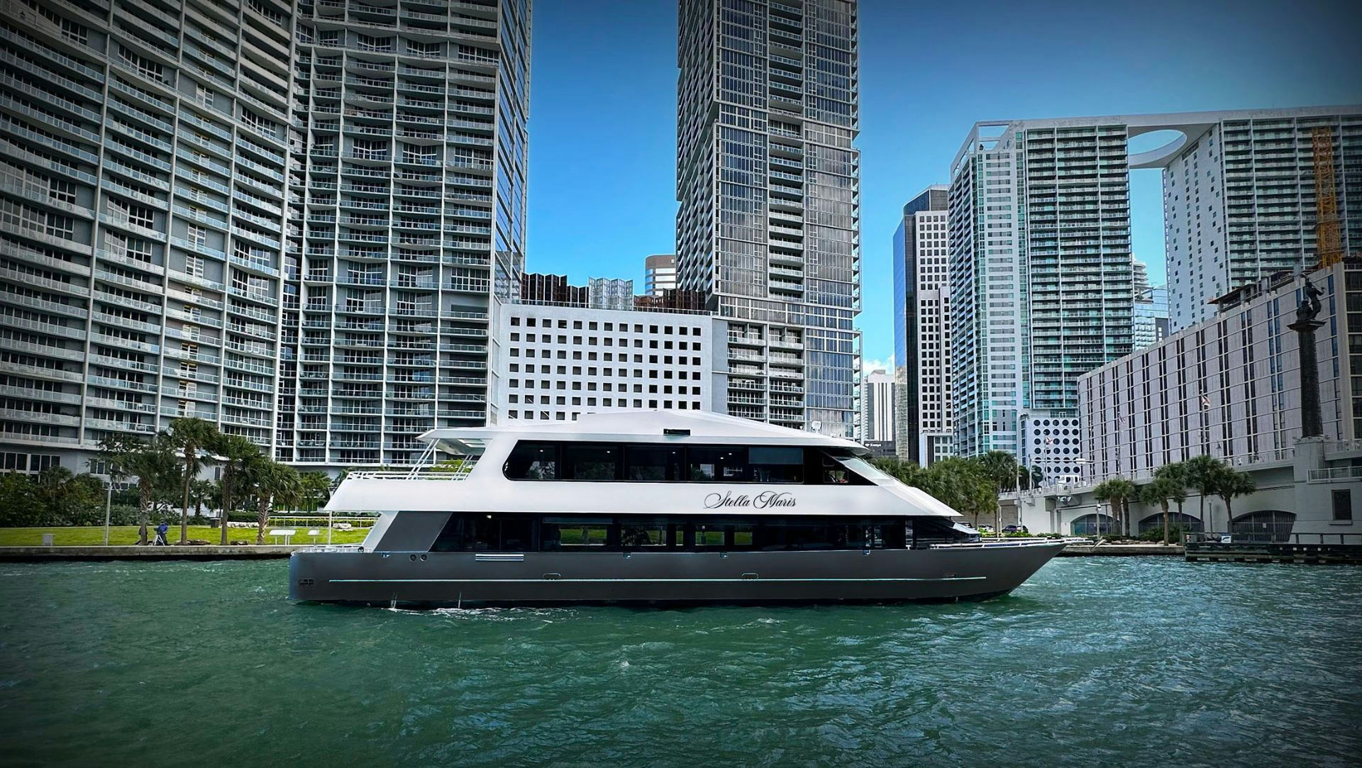 Starship, 30.5 m Skipperliner 100 (event vessel) charter yacht