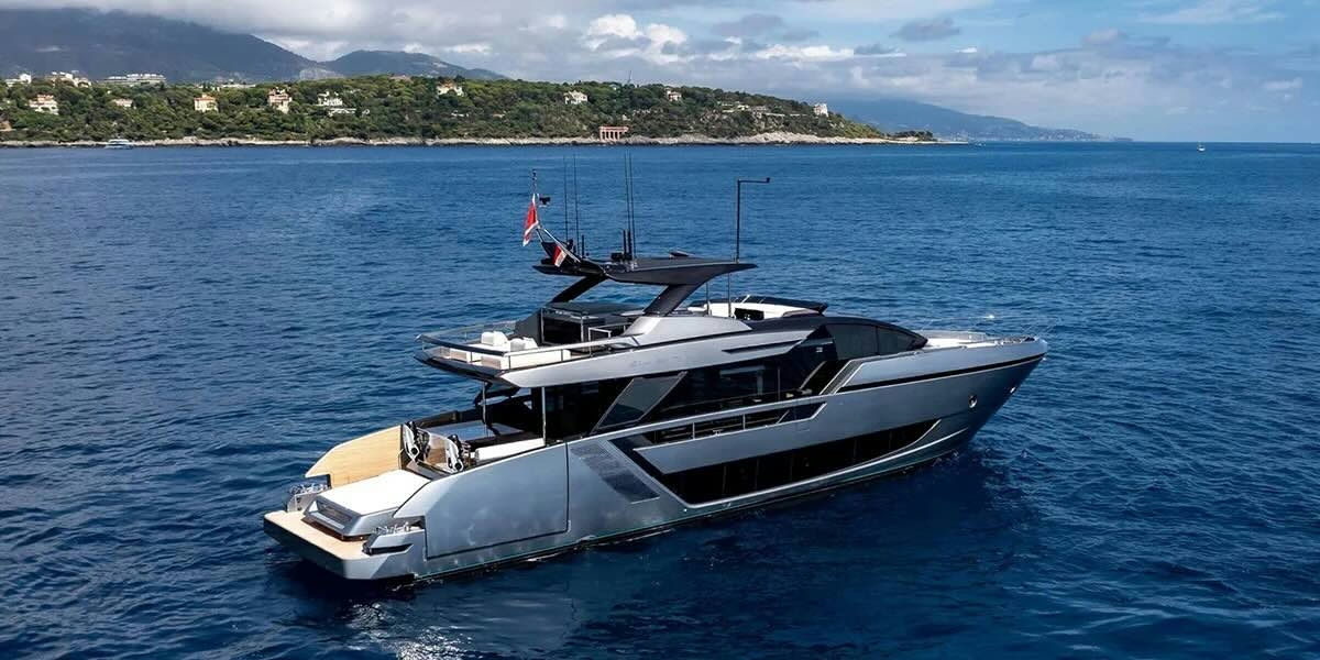 L'As Bleu, 24.9 m Riva charter yacht