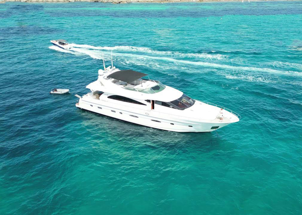 Astondoa 82 GLX, 24 m Astondoa 82 GLX charter yacht
