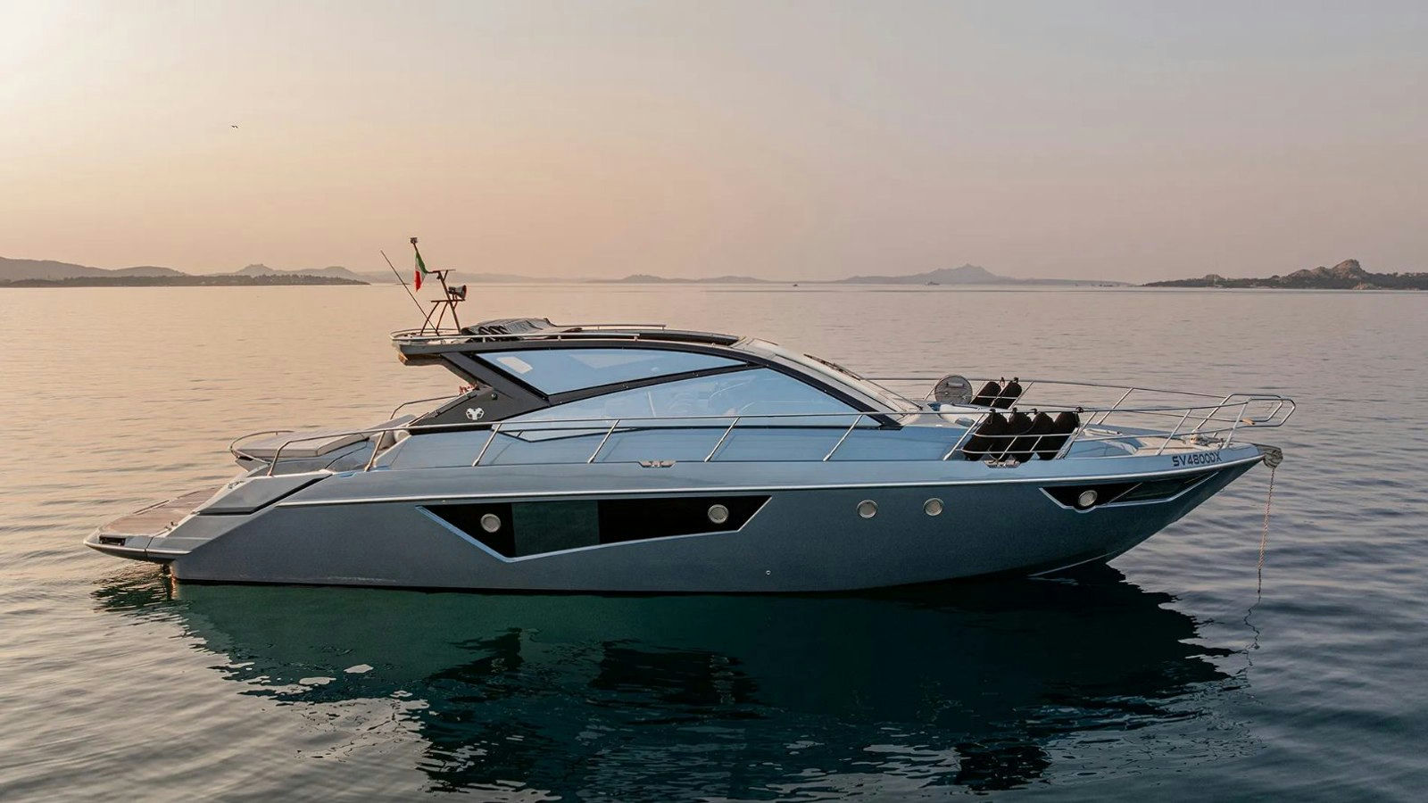 Vida, 18.3 m Cranchi 60 ST charter yacht