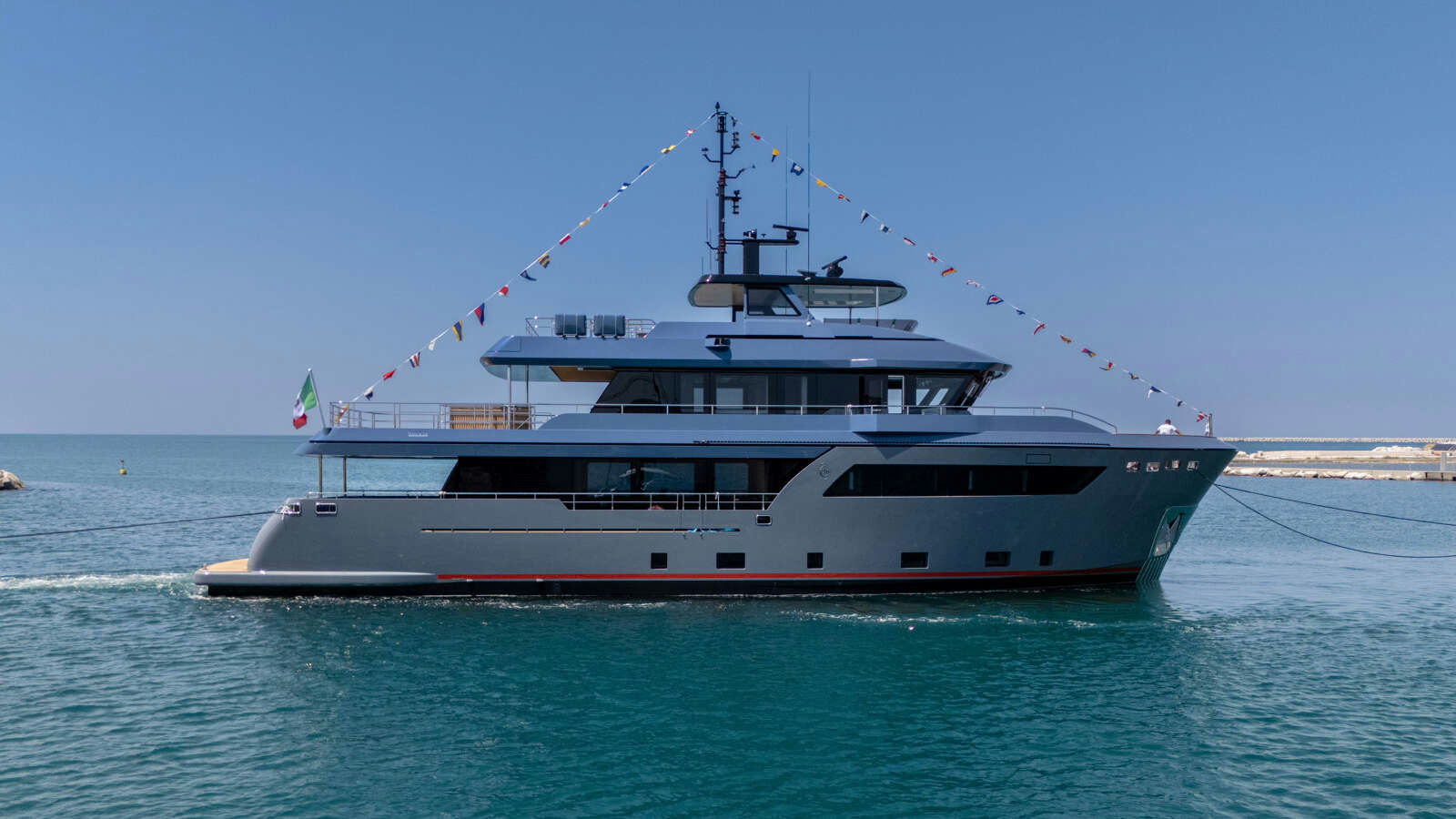 Haze 2, 30.8 m Cantiere Delle Marche charter yacht