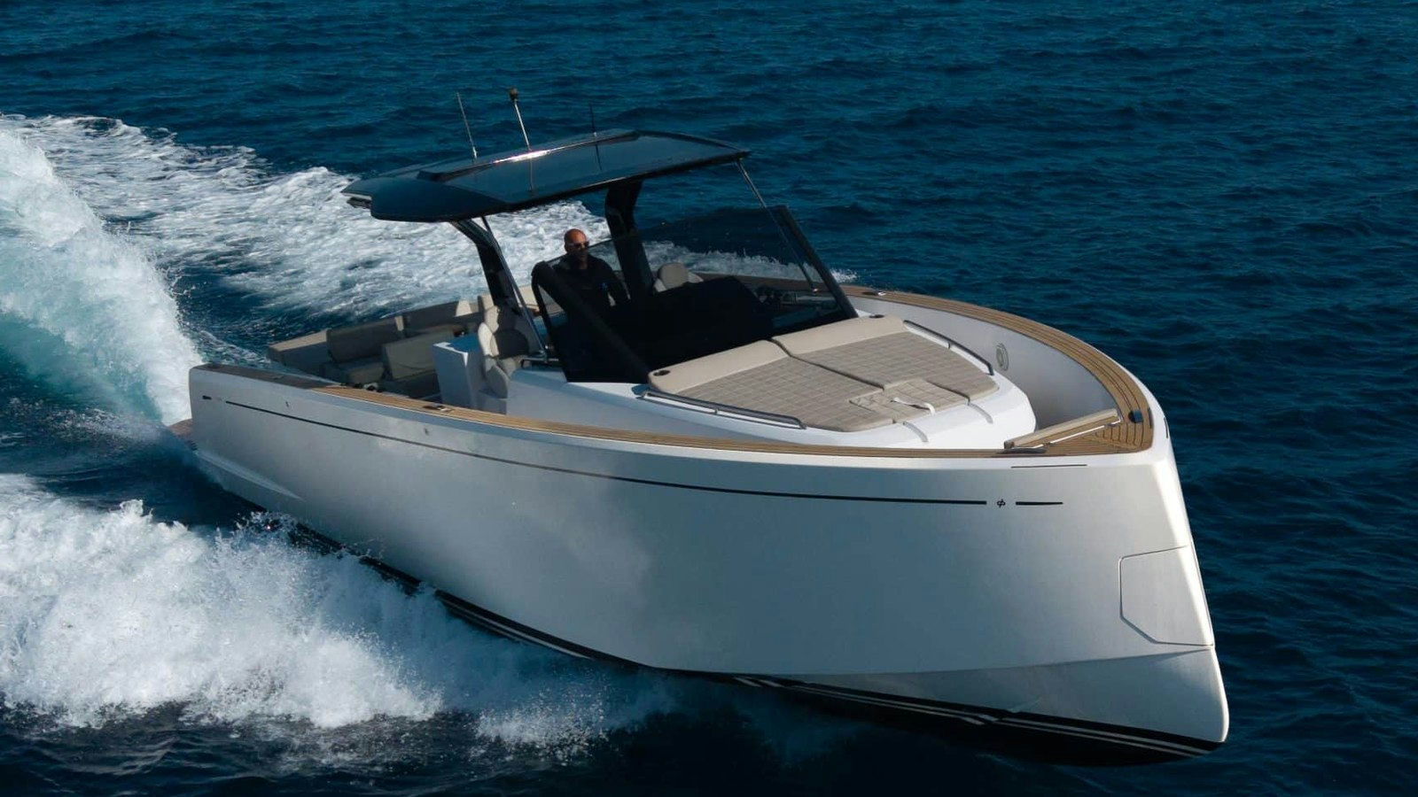 Loulou, 13 m Pardo 43 charter yacht