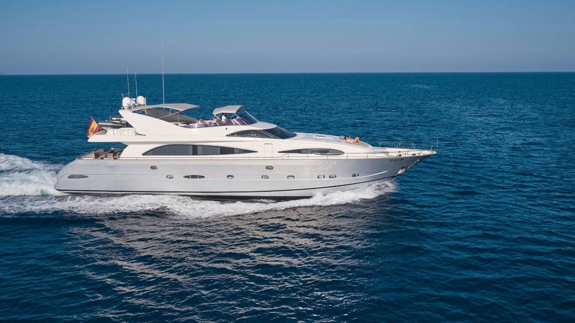 Kiawah II, 30 m Astondoa charter yacht