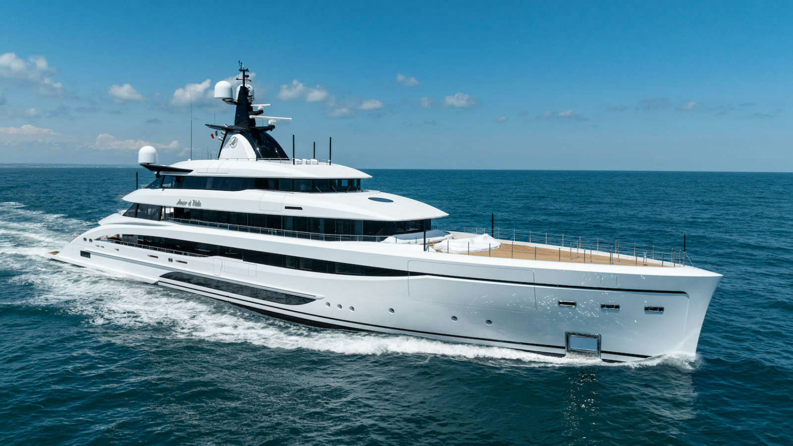 Amor A Vida, 67 m CRN charter yacht
