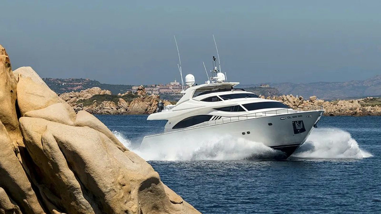 Ferretti 881 Rph, 27.1 m Ferretti 881 RPH charter yacht