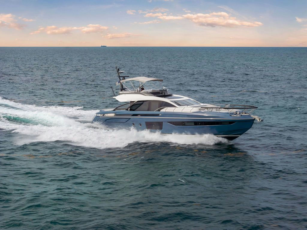Six-Seven, 24.4 m Azimut 80 charter yacht