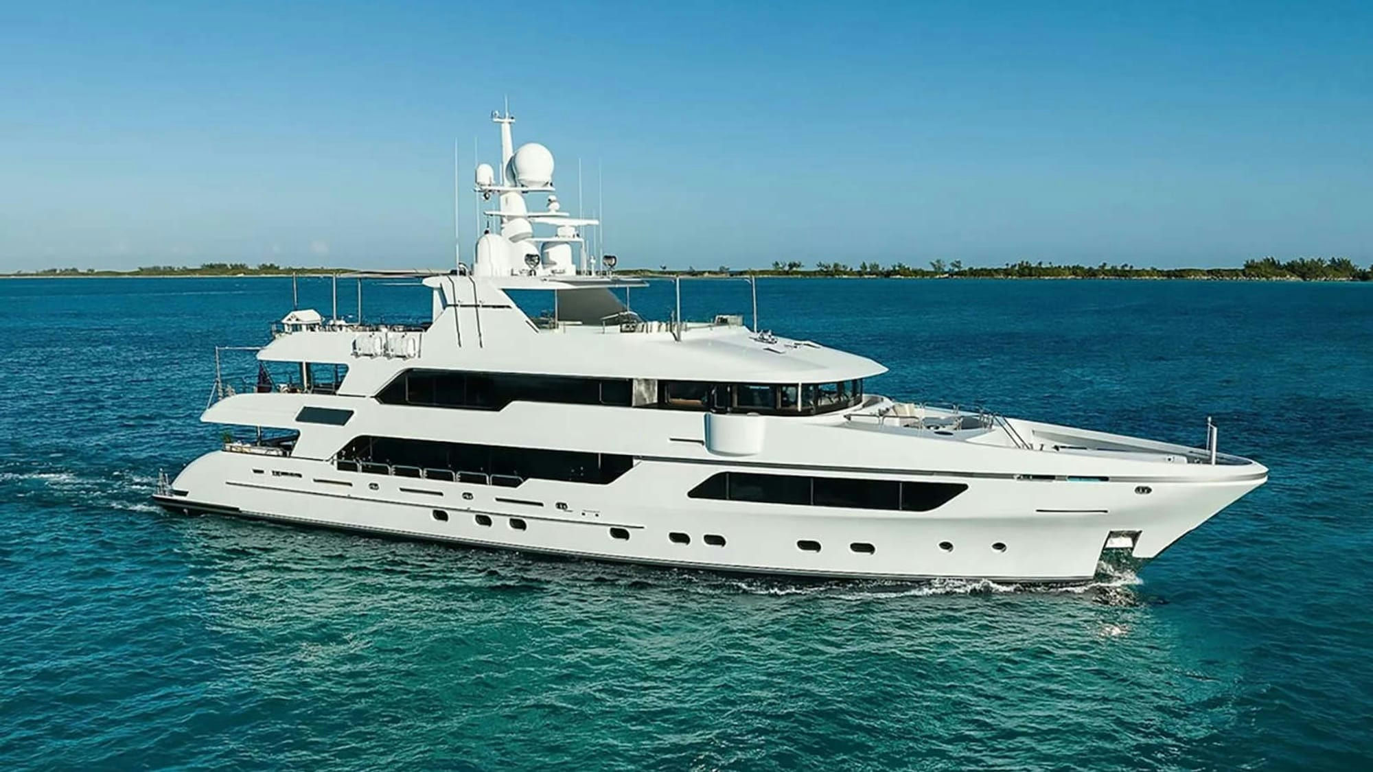 Miss Michelle, 43.3 m Christensen charter yacht