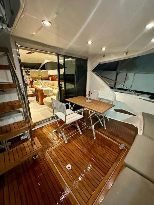 Amila, 17 m Fairline 50 charter yacht