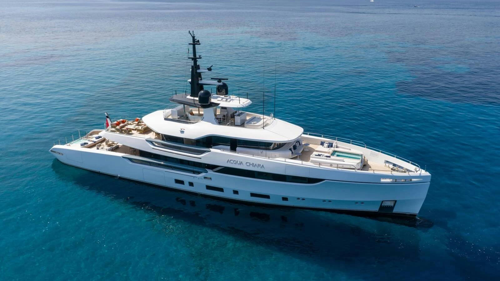 Acqua Chiara, 47 m Columbus Yachts charter yacht