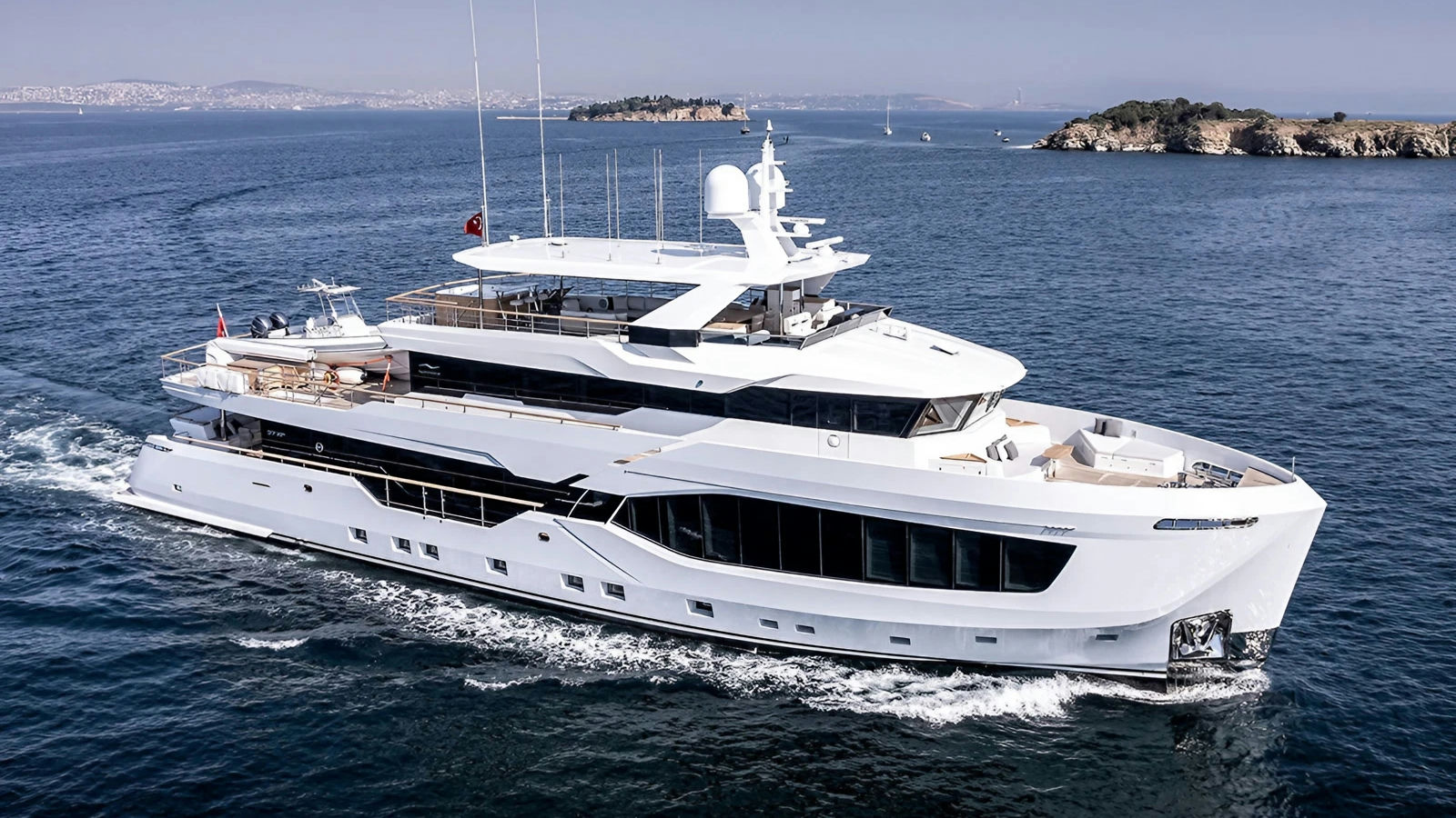 Eau La La, 36.9 m Numarine charter yacht