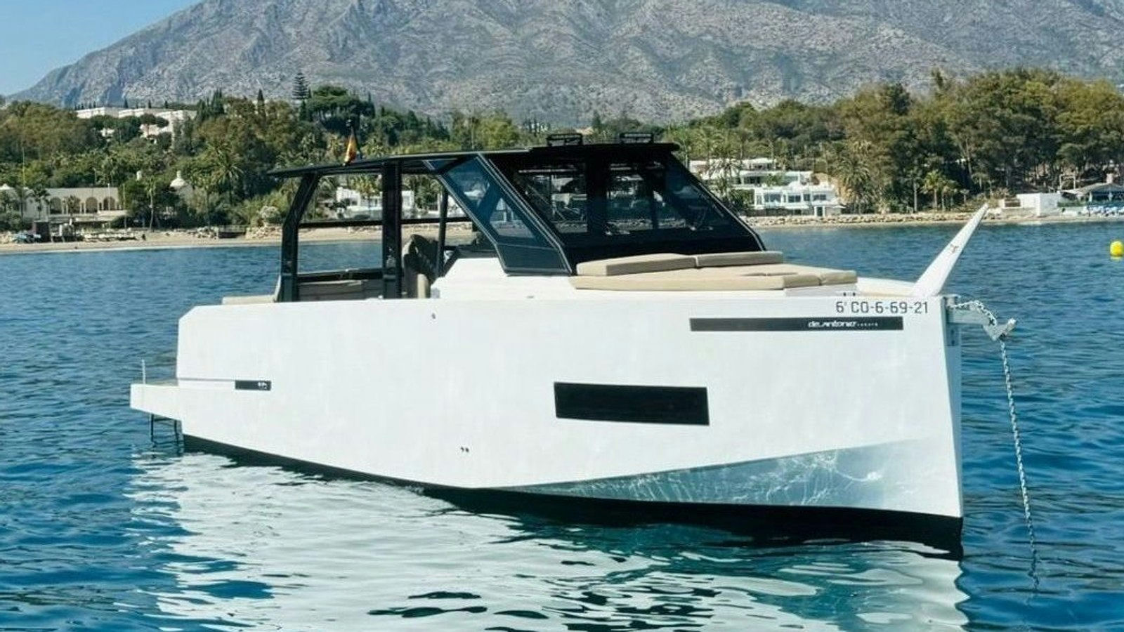 De Antonio 34 D-Fender, 10.5 m De Antonio 34 D-Fender charter yacht