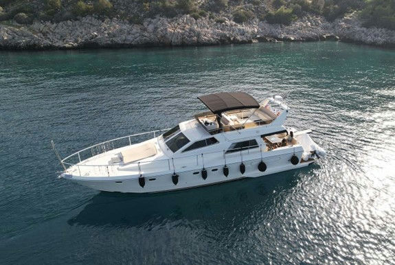 Blue Game, 16.5 m Ferretti Altura 52 charter yacht