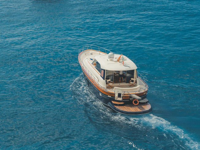 SLOW II, 18 m Apreamare 60 charter yacht