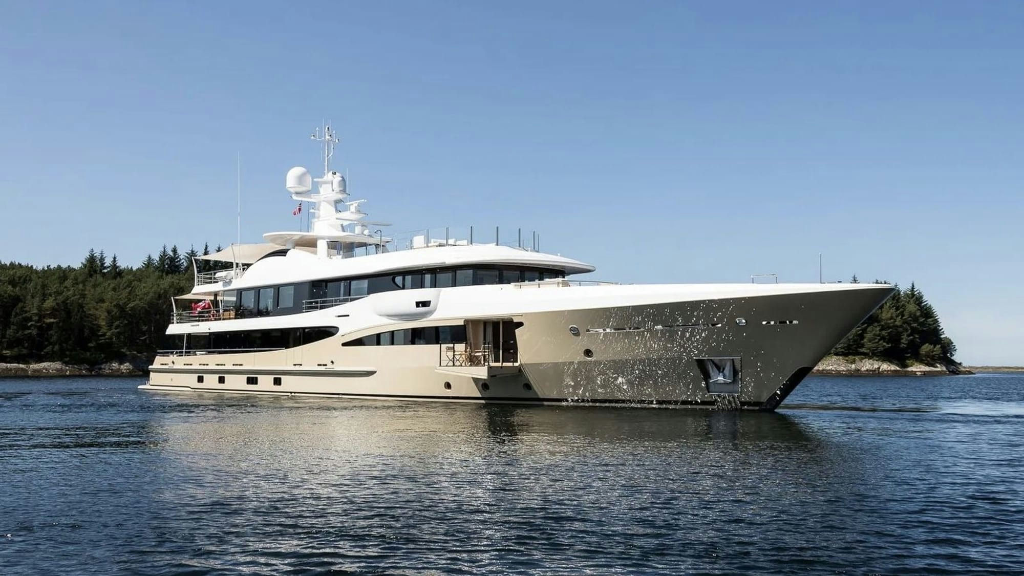 Amigos, 55 m Amels charter yacht