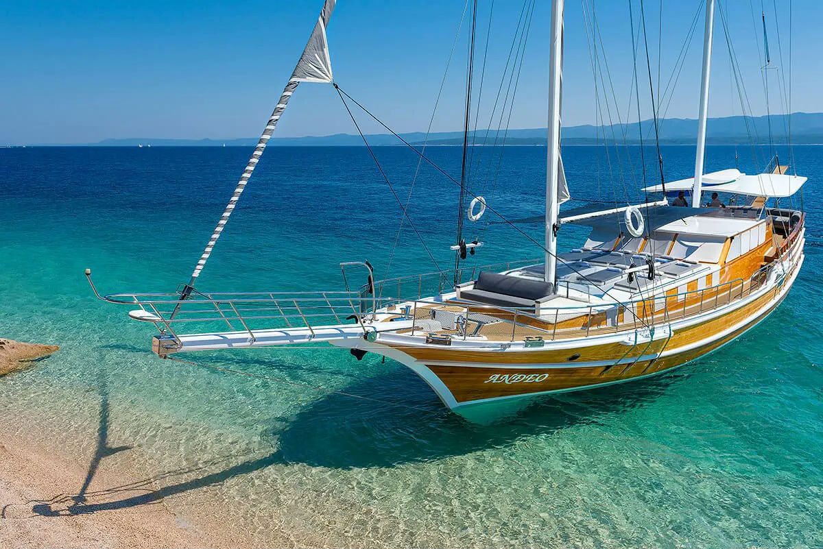 Anđeo, 27 m charter yacht