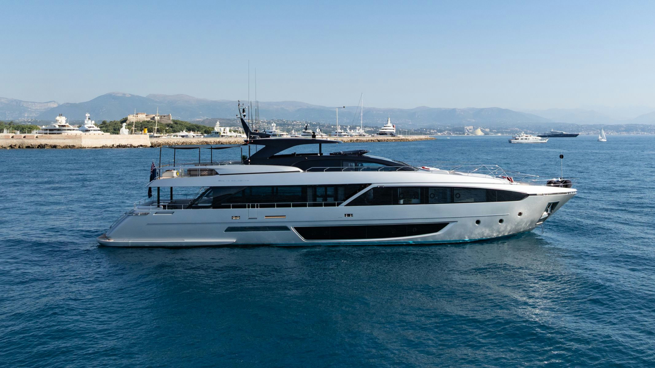 Bella Donna, 33.5 m Riva charter yacht