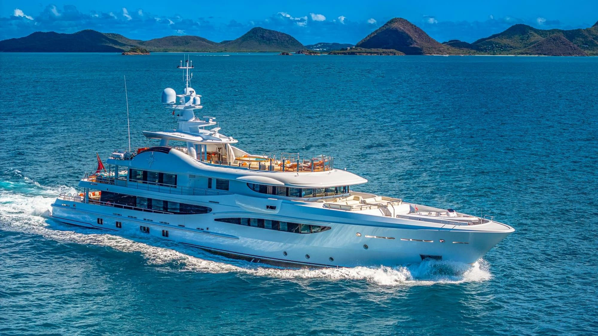 Deep Blue, 55 m Amels charter yacht