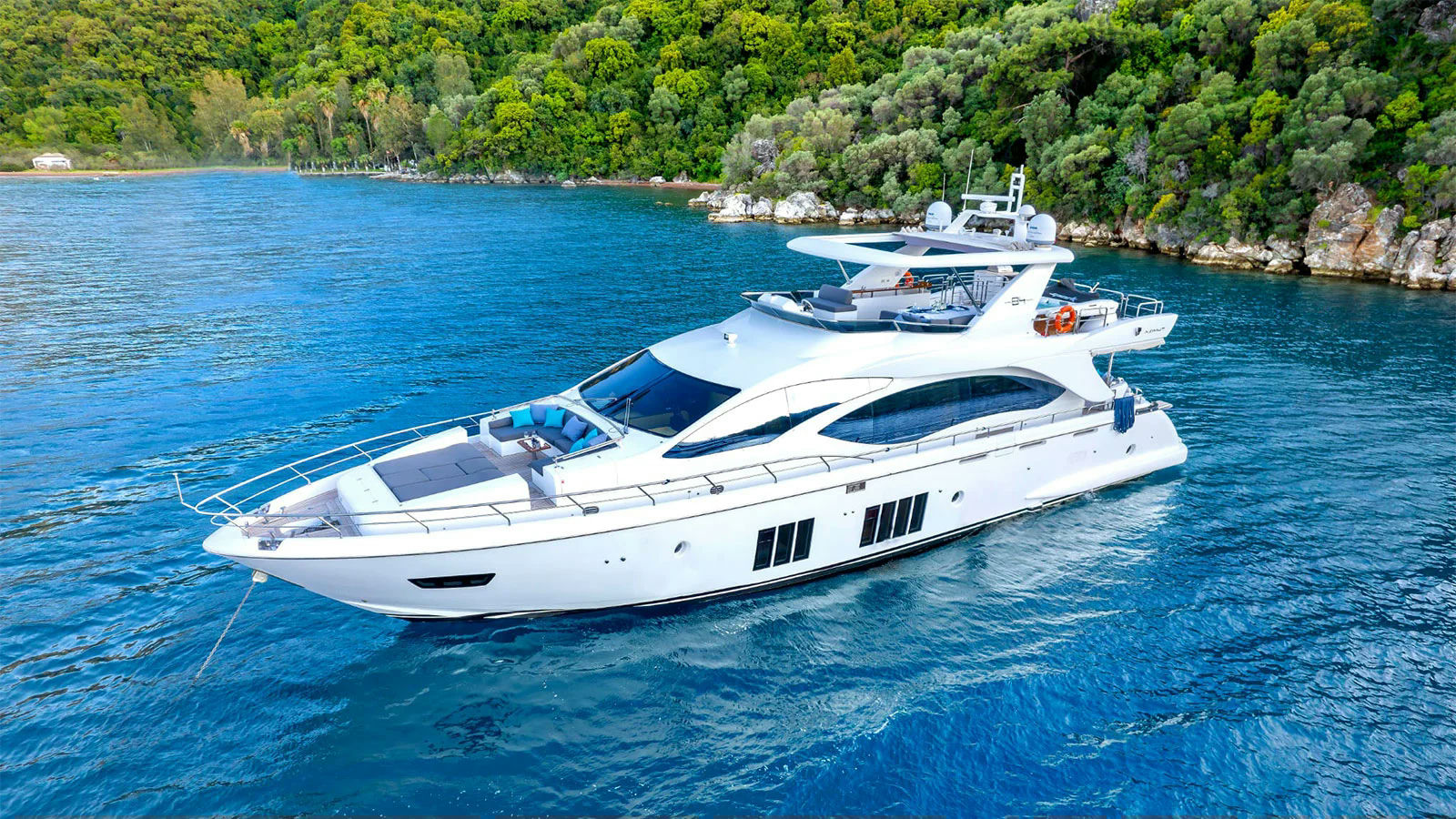Hubo, 25.7 m charter yacht