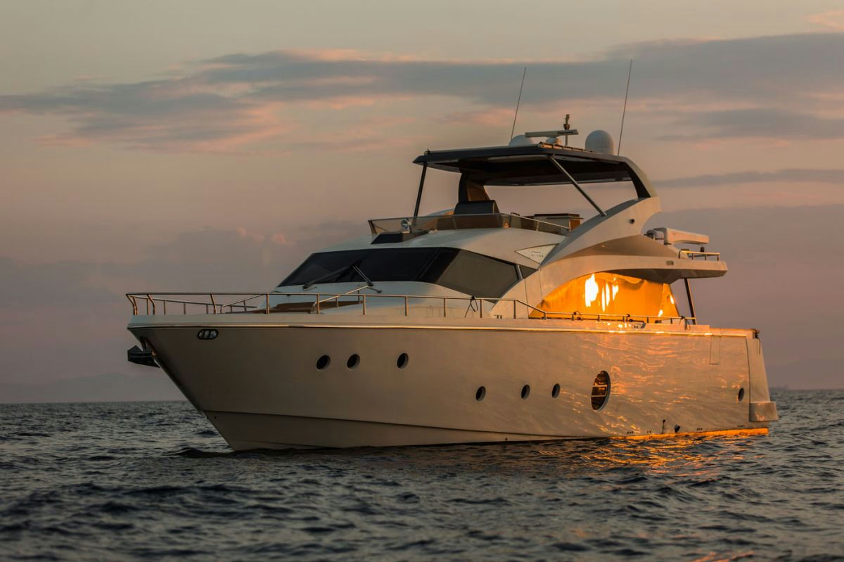 Ulisse, 23 m Aicon 65 charter yacht
