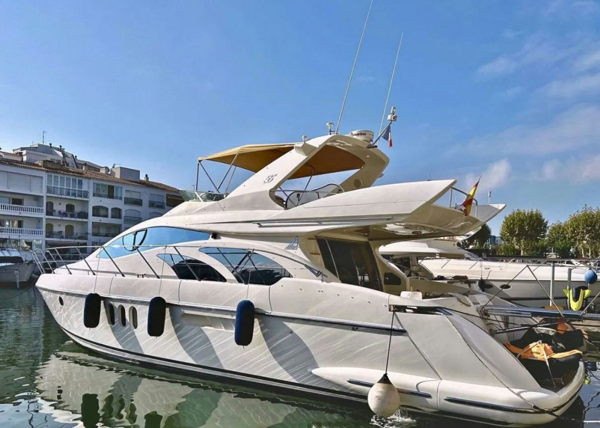 Azimut 55, 16.7 m Azimut 55 charter yacht