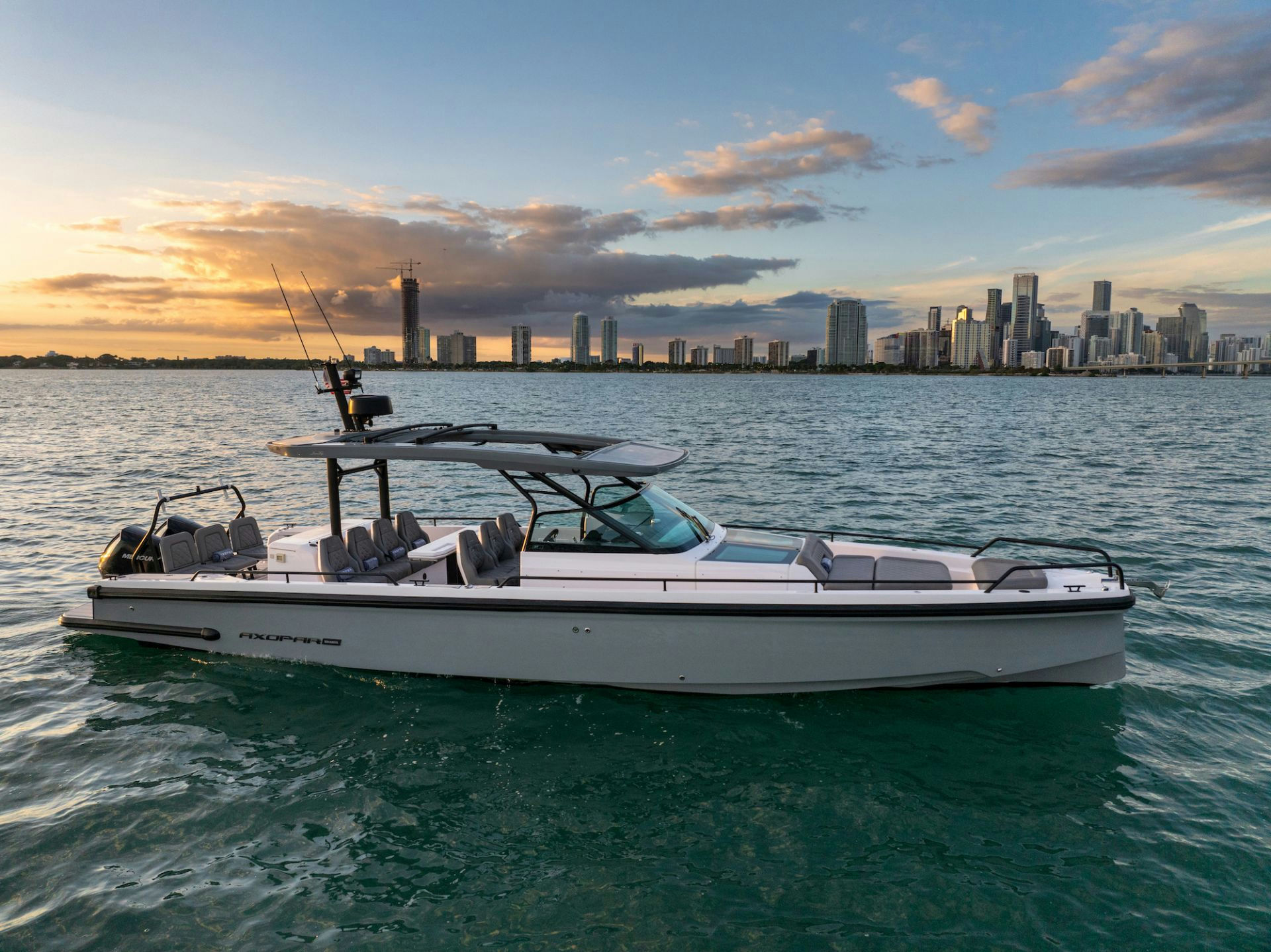 Vesper, 11.3 m Axopar 37 charter yacht