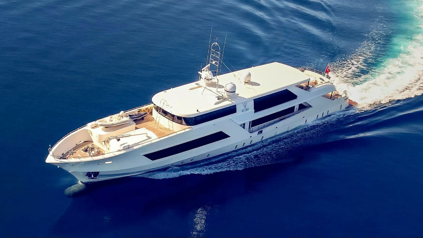 Vetro, 50 m charter yacht