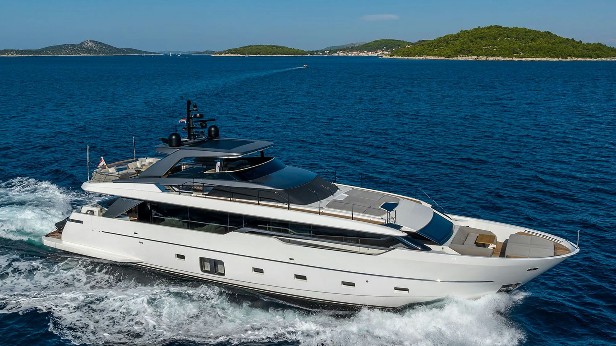 Jicj, 29.1 m Sanlorenzo charter yacht