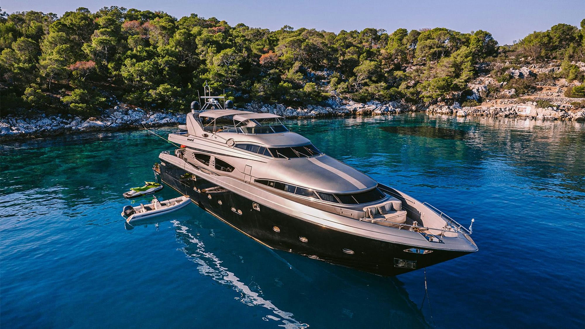Elvi, 30.2 m Posillipo charter yacht