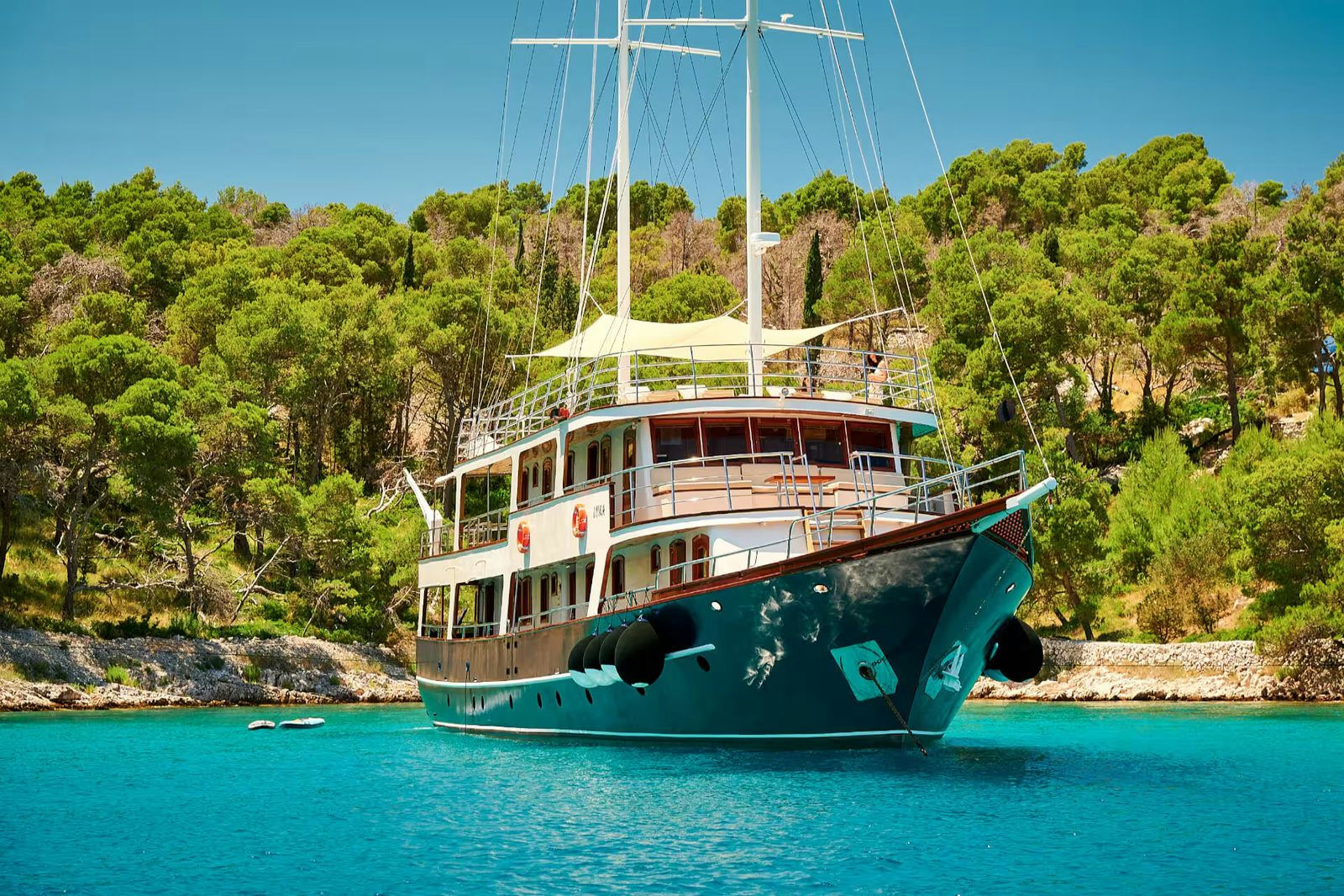 Luna, 33 m charter yacht