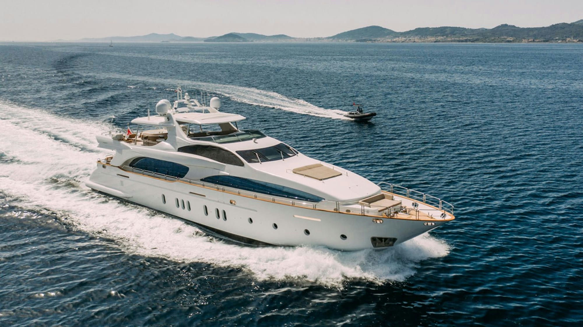 Artemy, 35.4 m Azimut charter yacht