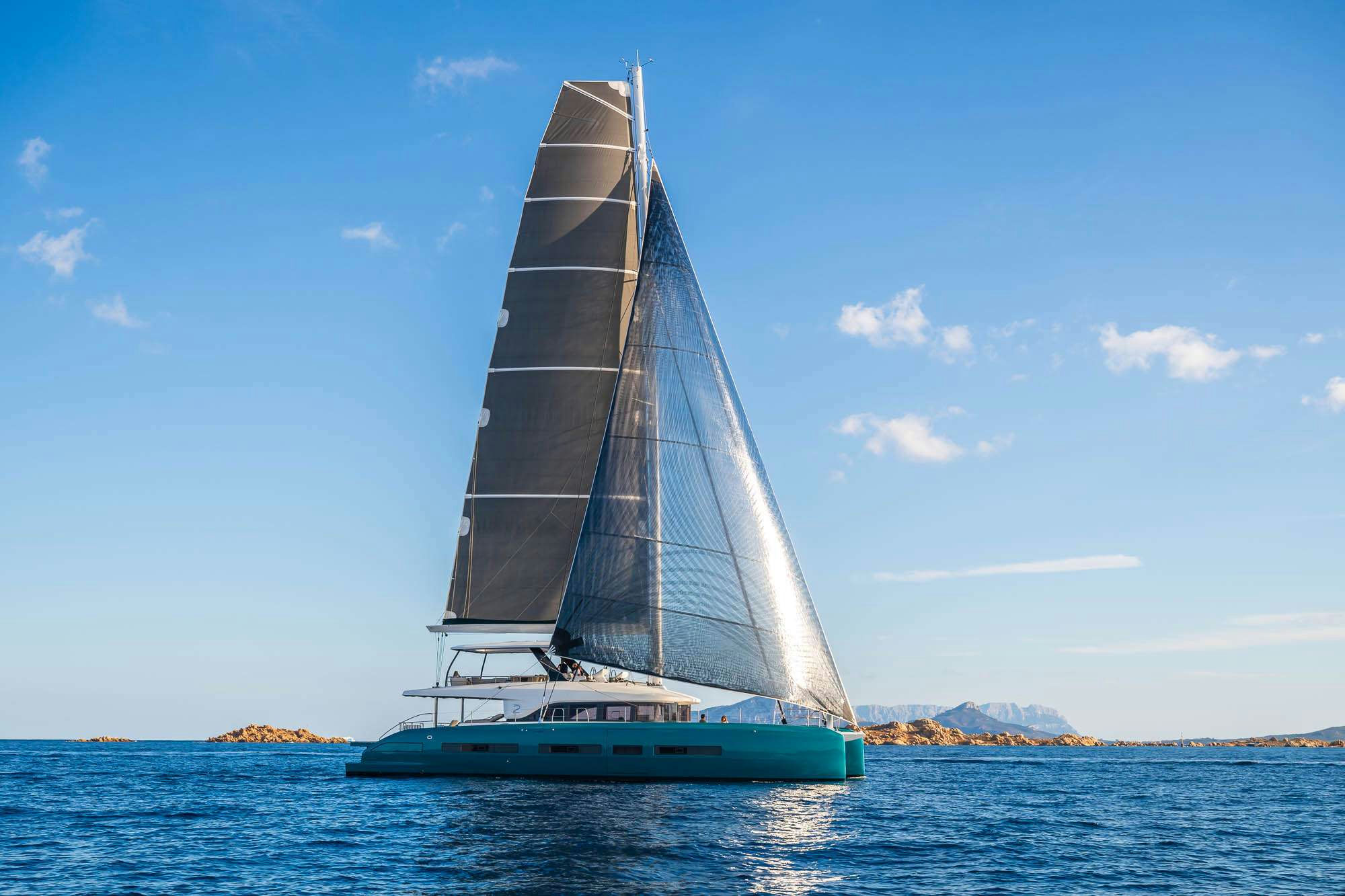Imladris, 25 m Lagoon 82 charter yacht
