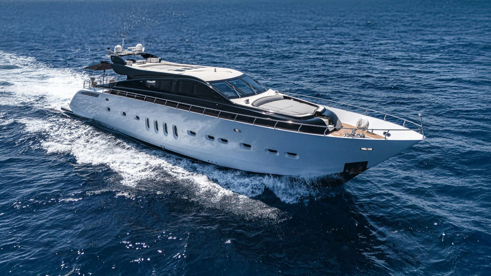 La Romana, 31 m Leopard 102 charter yacht