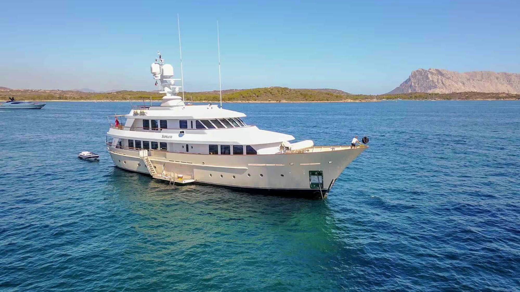 Soprano, 38.4 m Hakvoort charter yacht