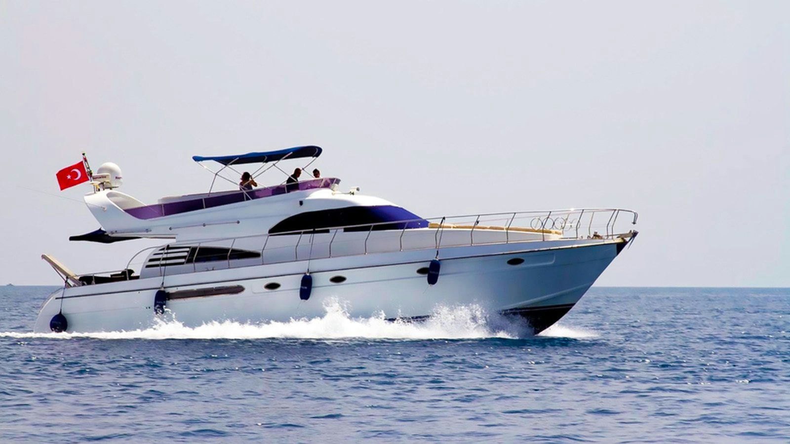 Princess 66 III, 22 m Princess 66 charter yacht