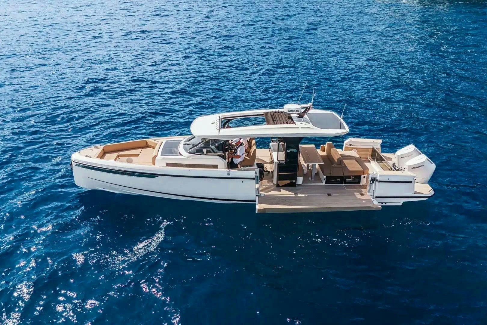 MAEVE, 11.9 m Saxdor 400 GTS charter yacht