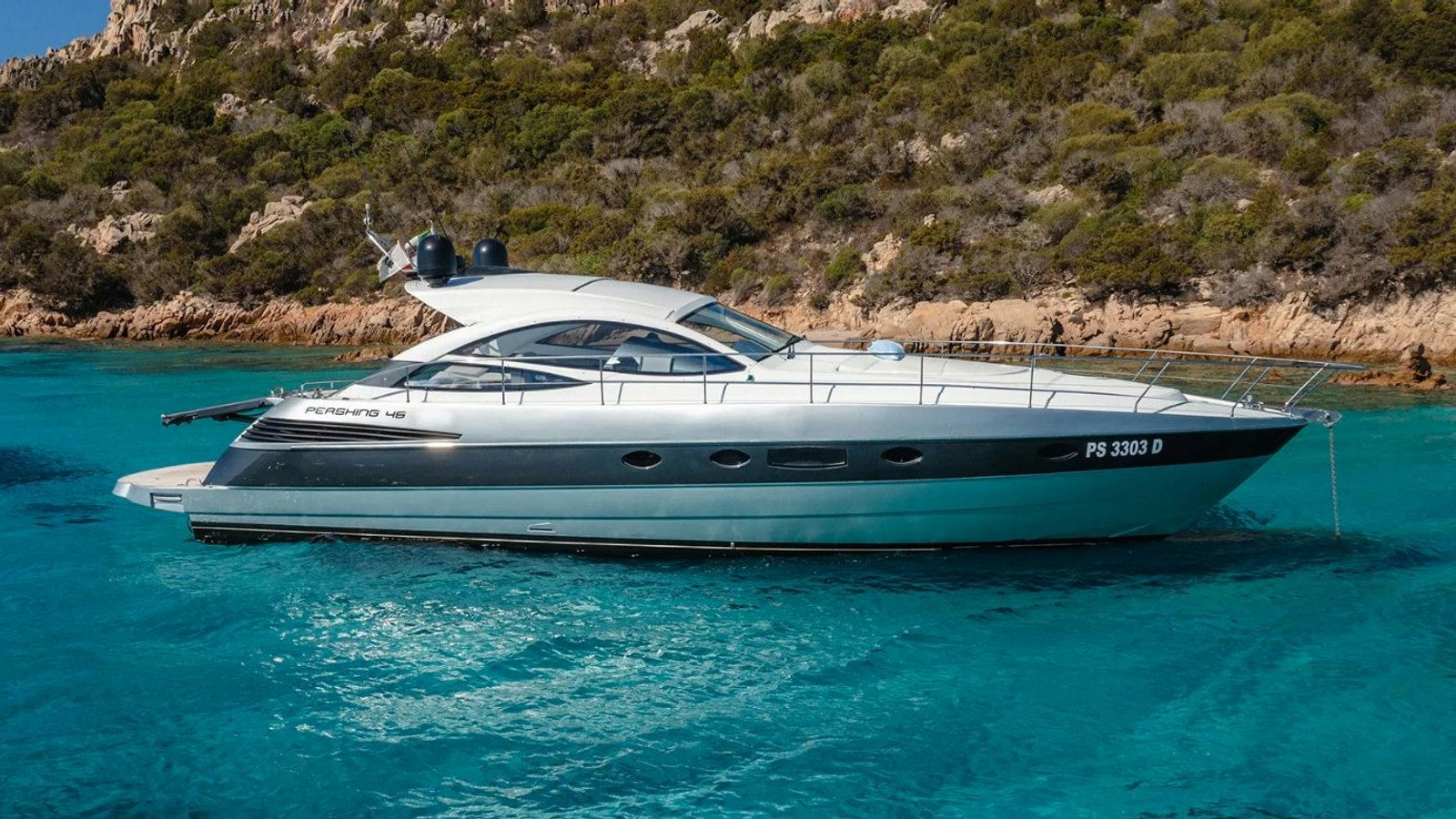 Pershing 46, 14 m Pershing 46 charter yacht