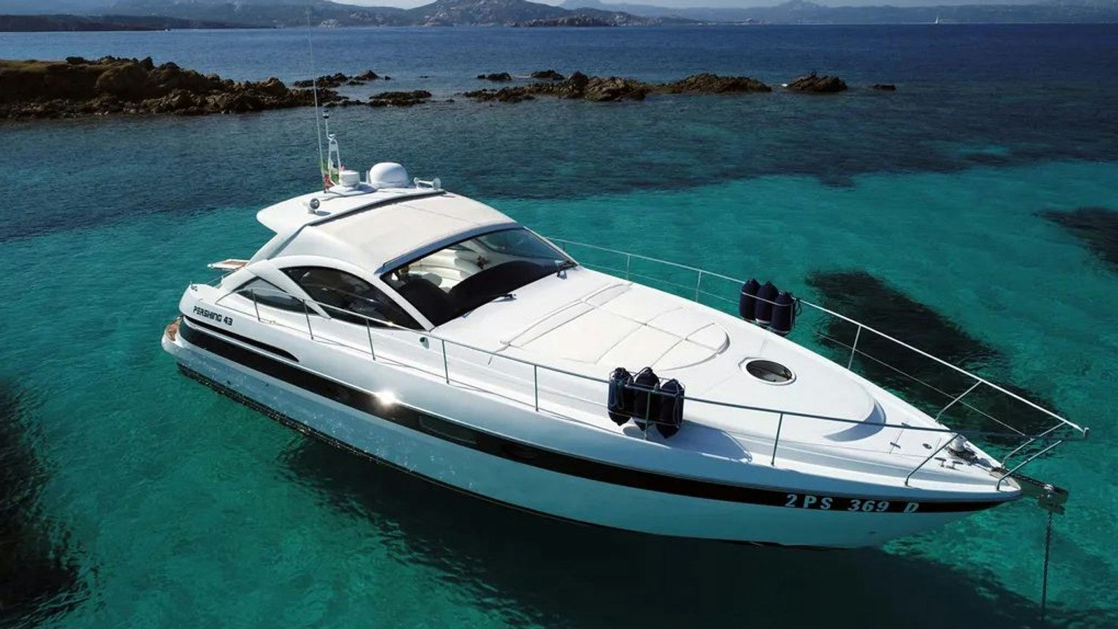 Ippo, 13.1 m Pershing 43 charter yacht