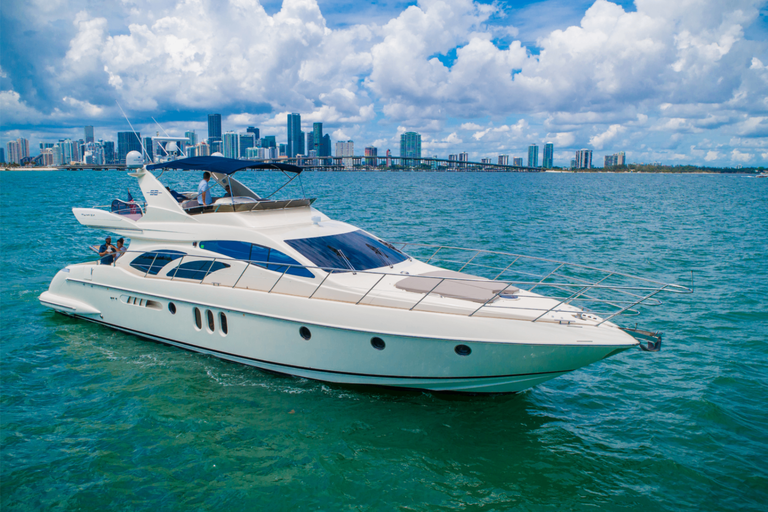 Alana Rose, 18.9 m Azimut 62 charter yacht
